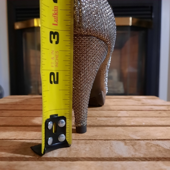 πβ¨οΈ BANDOLINO Silver Sparkly Metalic Pumps - Picture 11 of 13